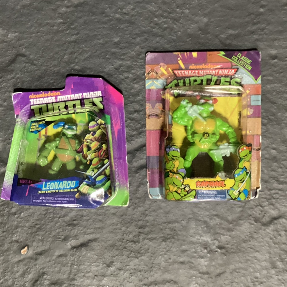 Teenage Mutant Ninja Turtles Action Figures - Mini Brands